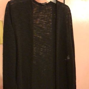 Long cardigan with slits at the side.